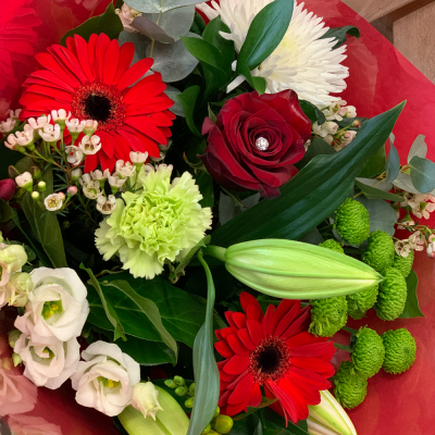 Classic - Lily and Rose Combination Handtied in Water 
