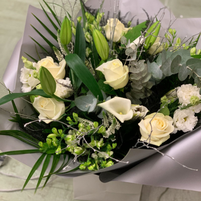 Crisp White Handtied in Water - Green and White Mix