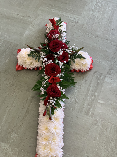 Cross Funeral Tribute - 4ft Cross With Red Ribbon Edge, Spray With Red Roses
Other Colours and Sizes Are Available