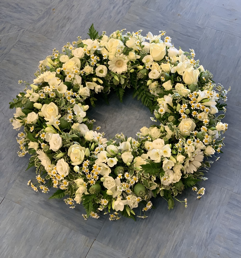 Loose 16 inch White Wreath