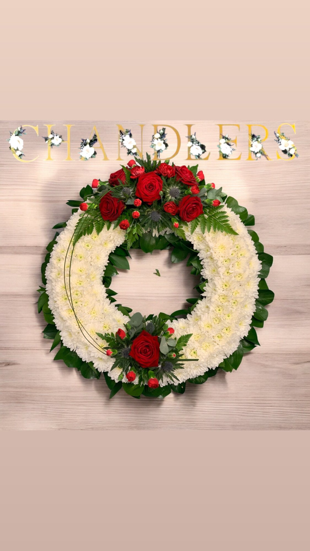 18 Inch Red And White Wreath