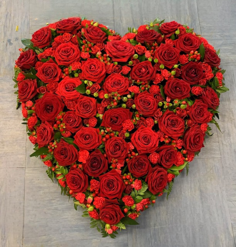 21 Inch Full Heart Mixed Red Flowers And Roses